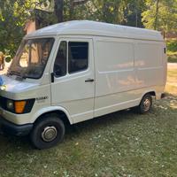 Mercedes Benz T1 207D