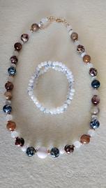 Collana con pietre e sfere di resina con bracciale