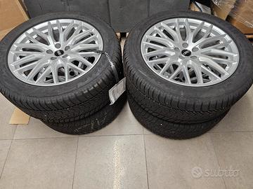 4 cerchi Audi e 4 gomme termiche al 75%