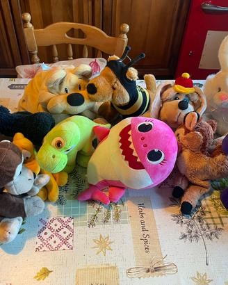 Peluches e pupazzi vari