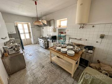 STORICO ALBERGO FRONTE STAZIONE