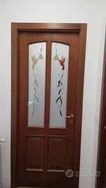 porte in legno con vetro decorato 