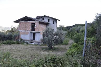 Villa di 283 m² con più di 5 locali e box auto dop