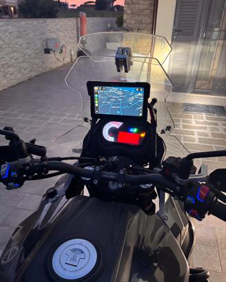 Benelli TRK 502X navi + dashcam