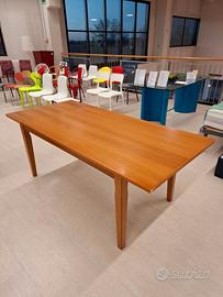 Tavolo allungabile in impiallacciato noce