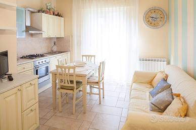 Appartamento centrale per 5, parcheggio, aria cond