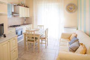 Appartamento centrale per 5, parcheggio, aria cond