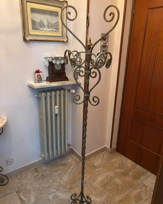 Appendiabiti in ferro battuto