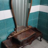 Antico mobile in legno con specchio '900