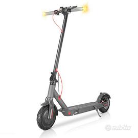 monopattino elettrico nuovo di zecca con frecce 