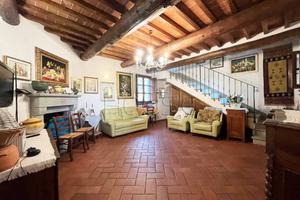 Villa di 450 m² con più di 5 locali e box auto a C