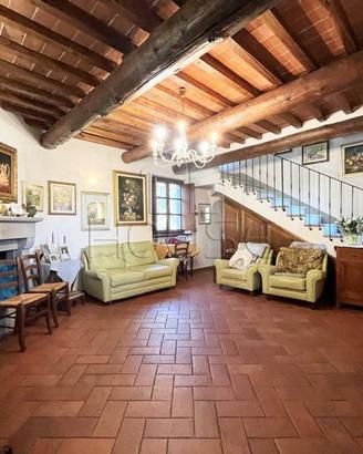 Villa di 450 m² con più di 5 locali e box auto a C