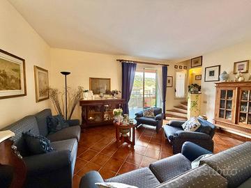 5 Vani con mansarda e garage (Via G.Leonardi)