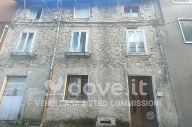 Rustico / Casale di 110 m² con 3 locali a Torrebel