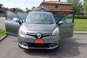 Renault Scenic con GANCIO TRAINO