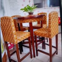 tavolo alto in legno