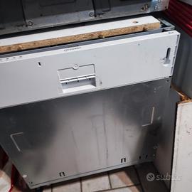 lavastoviglie Indesit 
