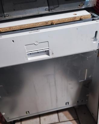 lavastoviglie Indesit 