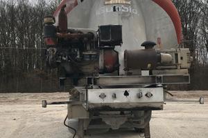 Cisterna con motocompressore