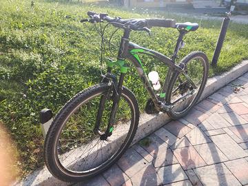 Mountain Bike 27,5 misura 44 bicicletta 

mou