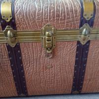 Baule Antico con chiusure in ottone.