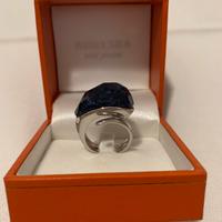 Anello di sodalite e argento.