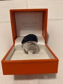 Anello di sodalite e argento.