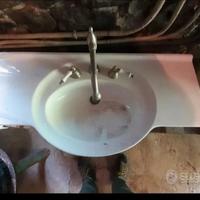 Lavandino di ceramica con bel design