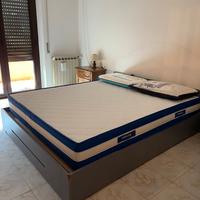 Letto con cassetto contenitore in legno massello