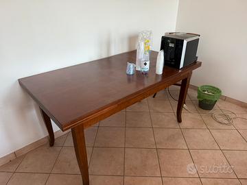 Tavolo classico allungabile