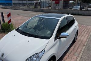 Peugeot 208 1.4 HDi 68 CV Allure 2012
