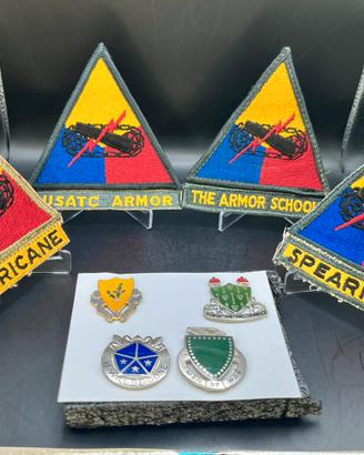 Lotto Patch e Pin Militari US Army Armored