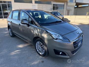 Peugeot 5008 1.6 HDi 115CV Allure