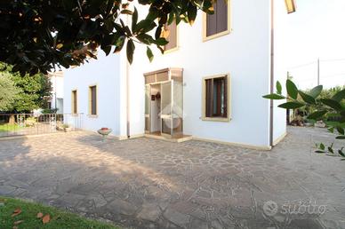 PORZIONE DI BIFAMILIARE A ESTE