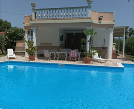 Villa con Piscina