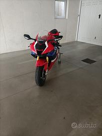 Honda cbr 1000 rr-r sp