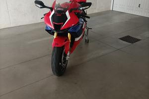 Honda cbr 1000 rr-r sp