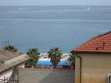 A 30mt Mare PRESTIGIOSO QUADRIL. AGOSTO DISPONIBIL