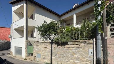 Casa singola con giardino