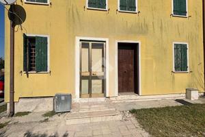 CASA SEMINDIPENDENTE A STANGHELLA