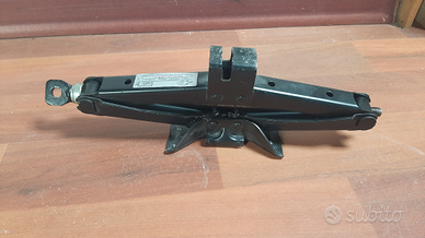 Cric sollevamento auto