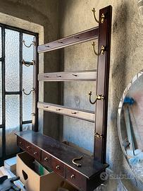 Vecchio mobile di sostegno