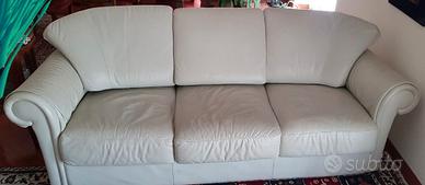 2 Divani in pelle colore avorio