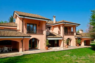 VILLA SINGOLA A TRONZANO VERCELLESE