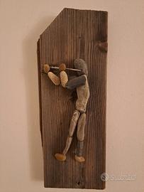 Quadro artigianale di legno e sassi: flautista