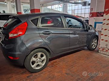 Ford fiesta  2010 Benzina⚡GPL⚡