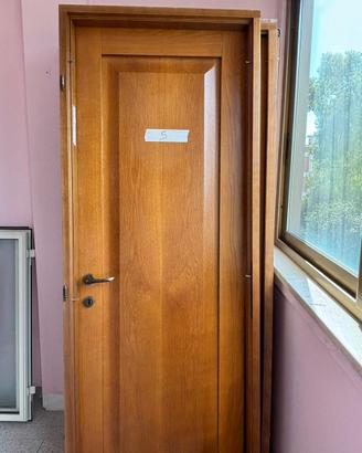 5 porte in legno castagno (4 battenti 1 soffietto)