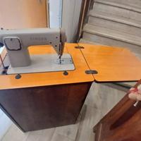 Macchina da Cucire Vintage a Pedali – SINGER 227M