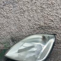 Faro anteriore sinistro  ford Fiesta 2003/06
