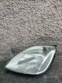 Faro anteriore sinistro  ford Fiesta 2003/06